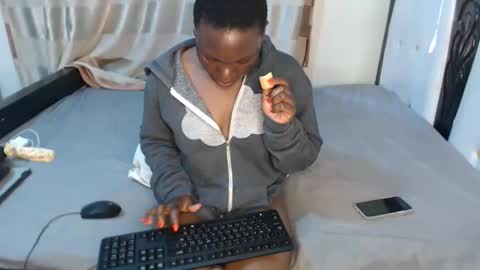 Snapshot of lyiajee chatting on 10-21-25, 07:31 lyiajee online show from 10-21-25, 07:31