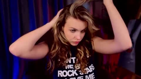 simply Eliza  online show from 10-04-25, 08:34