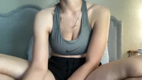 Snapshot of lylajades chatting on 01-20-25, 05:59 Olivia online show from 01-20-25, 05:59