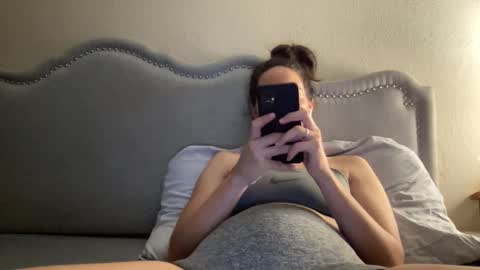 Snapshot of lylajades chatting on 09-19-25, 02:57 Olivia online show from 09-19-25, 02:57