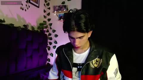 Lyle Bennett Freelance Model online show from 02-07-25, 11:01