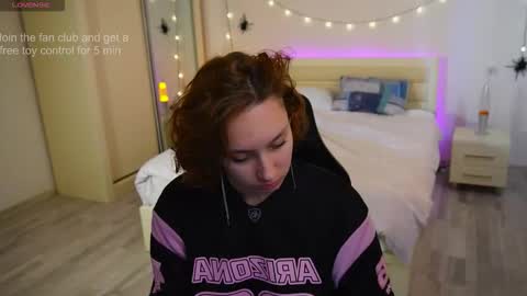 Lylian online show from 10-28-25, 07:01