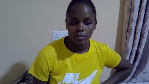 Snapshot of lyn_anna chatting on 10-17-25, 08:22 lyn_anna online show from 10-17-25, 08:22