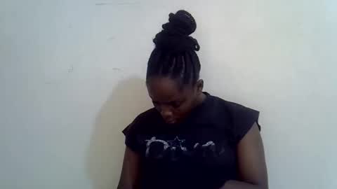 Snapshot of lyn_anna chatting on 05-20-26, 12:00 lyn_anna online show from 05-20-26, 12:00