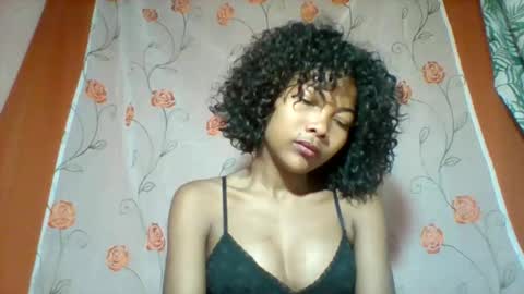 Snapshot of lyndah19 chatting on 11-24-25, 06:46 lyndah19 online show from 11-24-25, 06:46