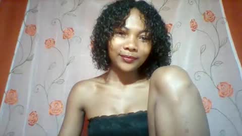 Snapshot of lyndah19 chatting on 11-26-25, 08:48 lyndah19 online show from 11-26-25, 08:48