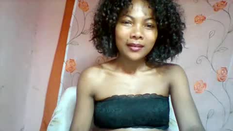 Snapshot of lyndah19 chatting on 11-26-25, 10:44 lyndah19 online show from 11-26-25, 10:44