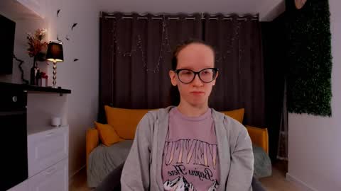 Sara online show from 02-12-25, 07:24