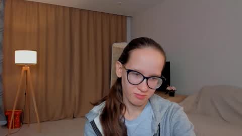 Sara online show from 09-10-25, 04:07