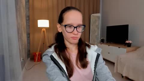 Sara online show from 09-16-25, 04:08