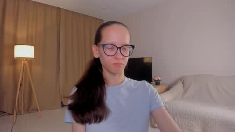 Sara online show from 10-15-25, 04:40