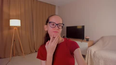 Sara online show from 10-22-25, 04:18