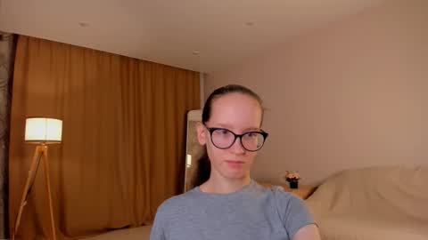 Sara online show from 10-28-25, 04:42