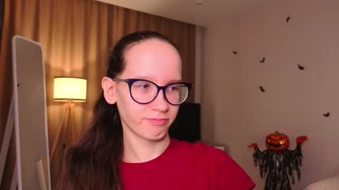 Sara online show from 11-26-25, 04:19