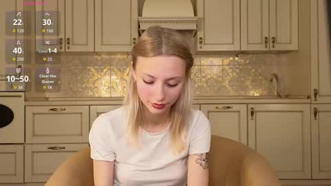 Snapshot of lynettedendy chatting on 09-11-25, 03:23 Hello there Im Eva3 Im new model here online show from 09-11-25, 03:23