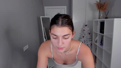  LYNN  online show from 01-06-25, 09:19