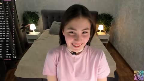 Snapshot of lynnaaspen chatting on 03-04-26, 05:30 Ellie online show from 03-04-26, 05:30