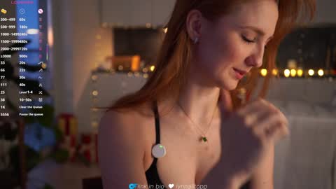 Snapshot of lynnalltop chatting on 01-09-26, 04:15 Natasha online show from 01-09-26, 04:15