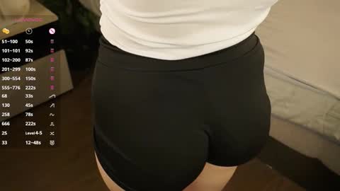 Lola online show from 10-27-25, 05:22