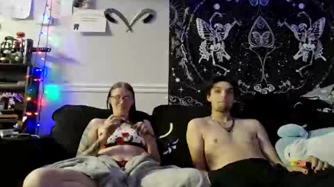 Snapshot of lyss_of chatting on 12-16-25, 03:22 lyss_of online show from 12-16-25, 03:22