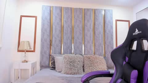 Lizzy smith  online show from 03-11-25, 01:59