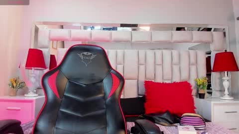 Lizzy smith  online show from 09-16-25, 07:37