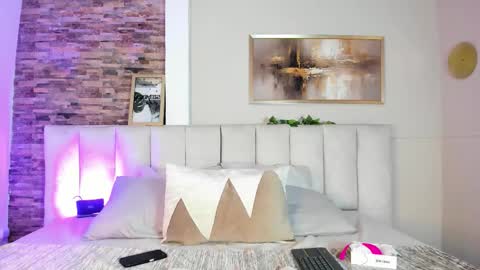 Lizzy smith  online show from 10-11-25, 03:54