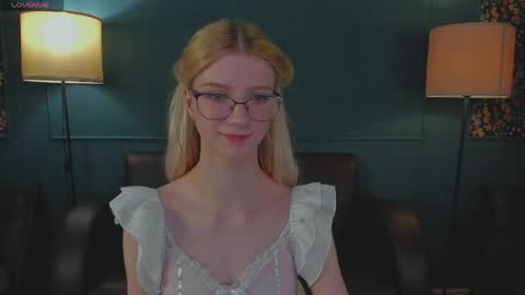 catch me on tue 10am-5pm wed 3am-10am fri 3am-5pm sat 10am-5pm sun 10am-5pm online show from 04-03-26, 11:30