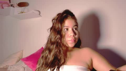 Snapshot of m1la_18 chatting on 05-01-26, 04:50 mila online show from 05-01-26, 04:50