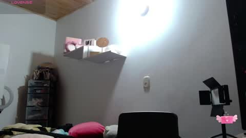 Snapshot of m1la_18 chatting on 05-27-26, 07:05 mila online show from 05-27-26, 07:05