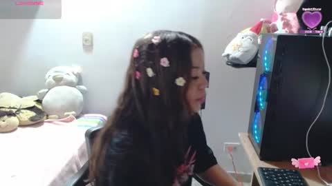Snapshot of m1la_18 chatting on 06-10-26, 03:39 mila online show from 06-10-26, 03:39