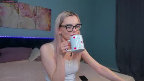 Snapshot of m1m1_angels chatting on 03-04-26, 01:11 Mimi GTM1 0200am-0945am Mon Tue Wed Thu Fri online show from 03-04-26, 01:11