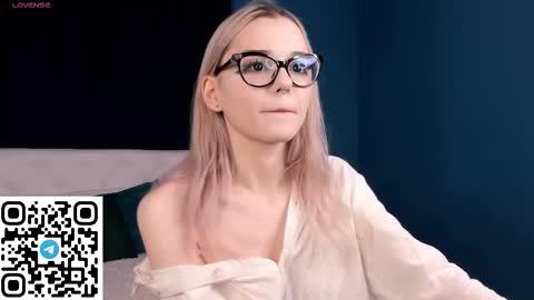 Snapshot of m1m1_angels chatting on 03-09-26, 01:20 Mimi GTM1 0200am-0945am Mon Tue Wed Thu Fri online show from 03-09-26, 01:20