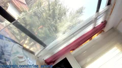 Snapshot of m1ss_ariana chatting on 02-09-25, 11:25 Ariana online show from 02-09-25, 11:25