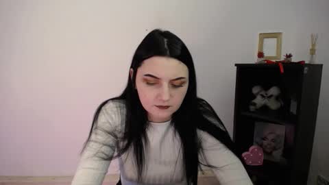 Snapshot of m_i_k_i_ chatting on 02-06-26, 12:52 m_i_k_i_ online show from 02-06-26, 12:52