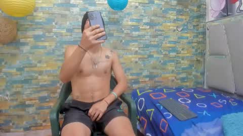 Snapshot of maaster420 chatting on 01-11-25, 01:01 itgram pezlo josue online show from 01-11-25, 01:01