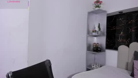 Snapshot of maazikeen chatting on 10-28-25, 08:29 Mazikeen  online show from 10-28-25, 08:29