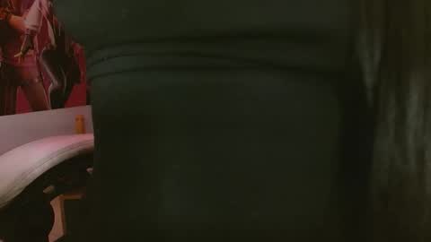 Snapshot of mabelsweet303av chatting on 10-31-25, 04:30 mabelsweet303av online show from 10-31-25, 04:30