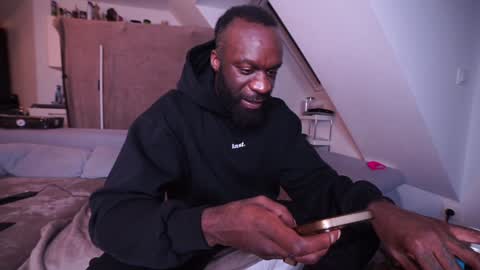 Mac Troy online show from 12-31-24, 04:25