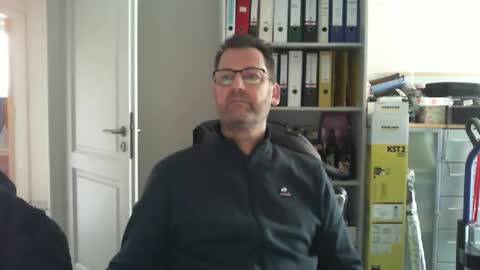 Snapshot of macfly67 chatting on 12-01-25, 07:24 macfly67 online show from 12-01-25, 07:24