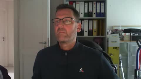 Snapshot of macfly67 chatting on 12-15-25, 09:46 macfly67 online show from 12-15-25, 09:46