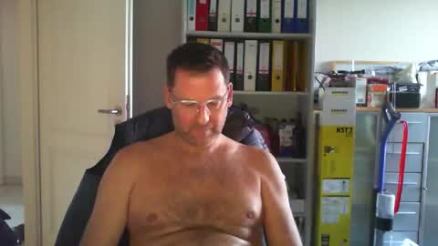 macfly67 online show from 04-01-26, 05:43