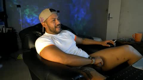 Snapshot of machohandsome chatting on 05-25-26, 08:15 Javier papichulo master how do you want online show from 05-25-26, 08:15