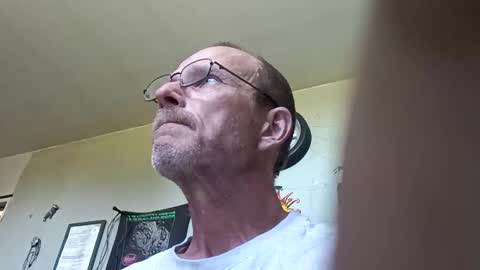 Snapshot of mackdog1369 chatting on 05-11-26, 10:40 mackdog1369 online show from 05-11-26, 10:40