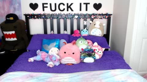 Mackenzie Wolfe online show from 12-19-24, 07:07