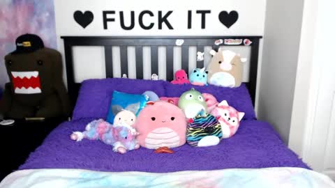 Mackenzie Wolfe online show from 03-12-25, 06:07