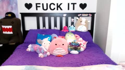 Mackenzie Wolfe online show from 09-13-25, 04:12