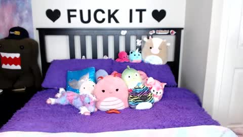 Mackenzie Wolfe online show from 09-26-25, 05:44