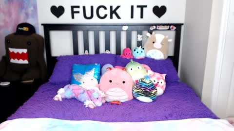 Mackenzie Wolfe online show from 10-10-25, 03:38