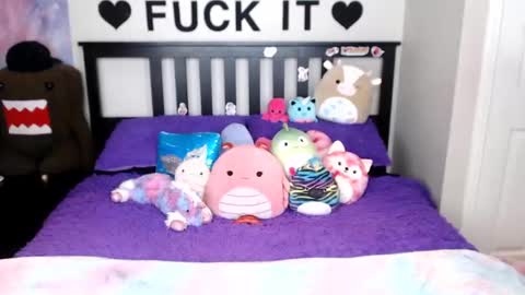 Mackenzie Wolfe online show from 11-06-25, 04:24